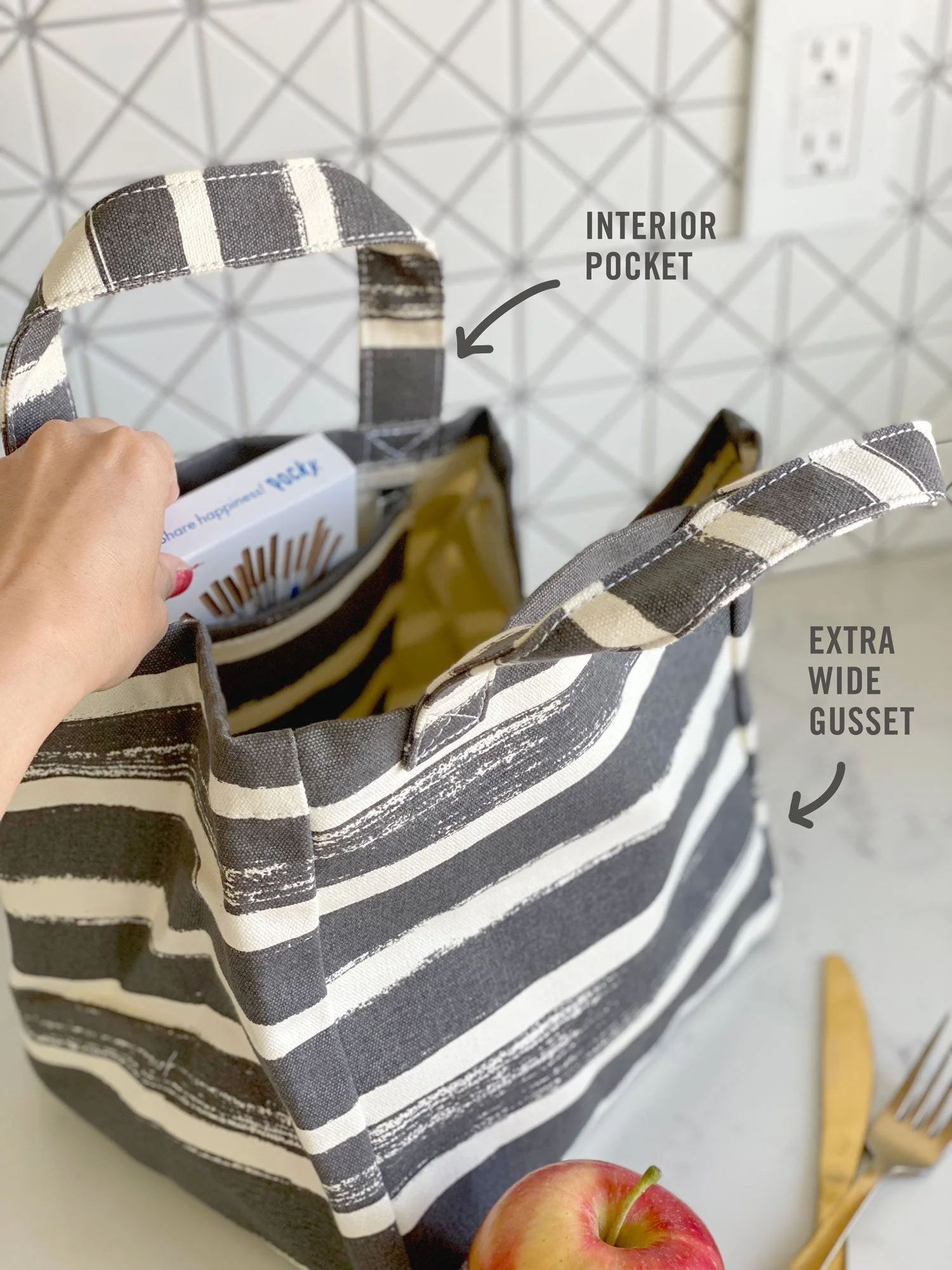 Lunch + Pie Tote - Linea Olive - Image 3