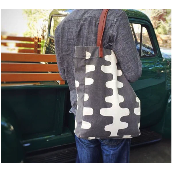 Market Tote Echo Charcoal - Image 4
